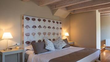 In-room safe, soundproofing