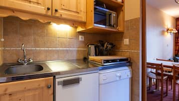 Réfrigérateur, micro-ondes, lave-vaisselle