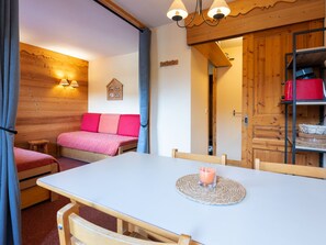 1 chambre, fer et planche à repasser, accès Internet