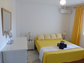 2 Schlafzimmer, Bügeleisen/Bügelbrett, Bettwäsche