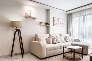 Basic Apartment | Living area | TV