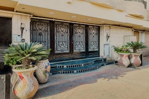 基础公寓 (Distinct & Decent) | 外观细节