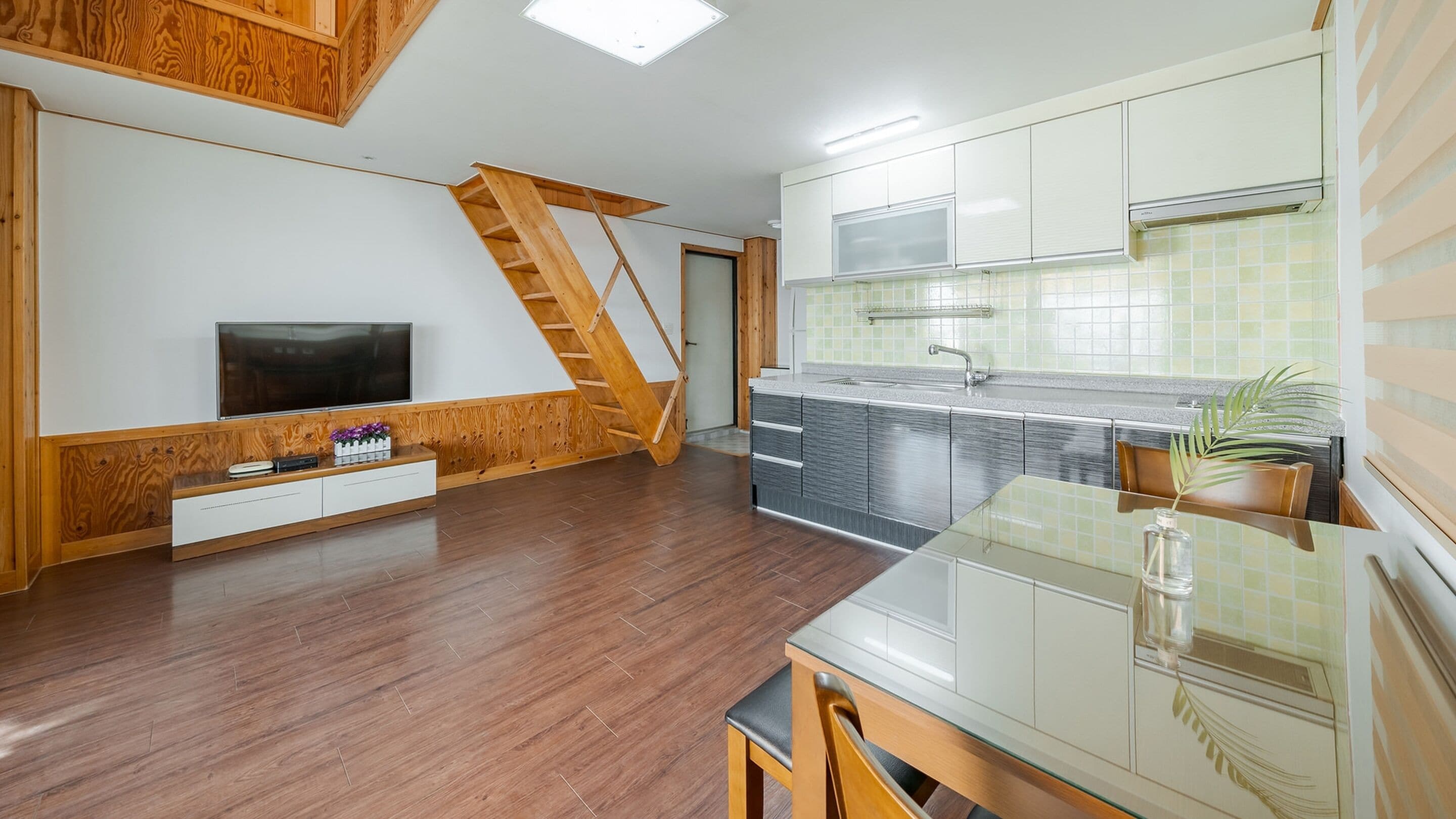 Basic Room, 1 Bedroom (Room 204(Ocean View /BBQ /Terras))