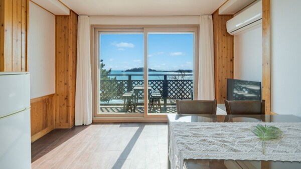 Yeongheungdo Rainbow Ocean View Pension - Ansan-si