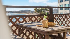 Basic Room, 1 Bedroom (Room 202(Ocean View /BBQ /Terras)) | 1 bedroom, free WiFi - Yeongheungdo Rainbow Ocean View Pension (Incheon)