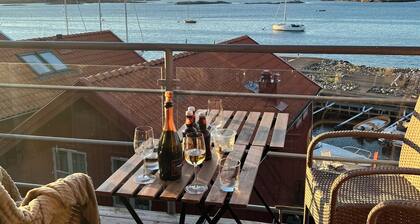 Sea view on an island - 20 meters from the bay, 250 meters from the port