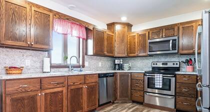 16 Guest | Game Room | Sauna | Firepit | Wineries