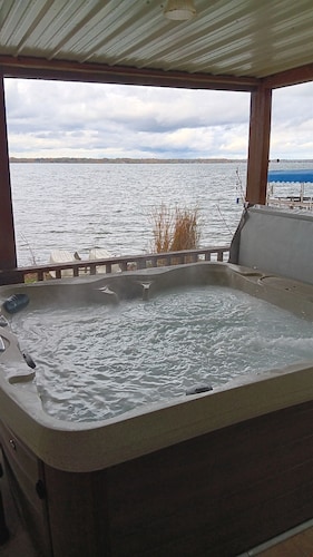 Dual House | Cayuga Lake | Fire Pit | Hot Tub