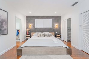 4 bedrooms, desk, iron/ironing board, travel cot