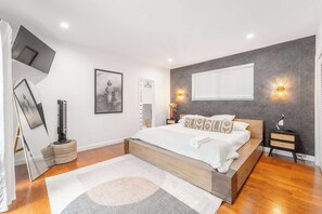 4 Schlafzimmer, Schreibtisch, Bügeleisen/Bügelbrett, Reisekinderbett