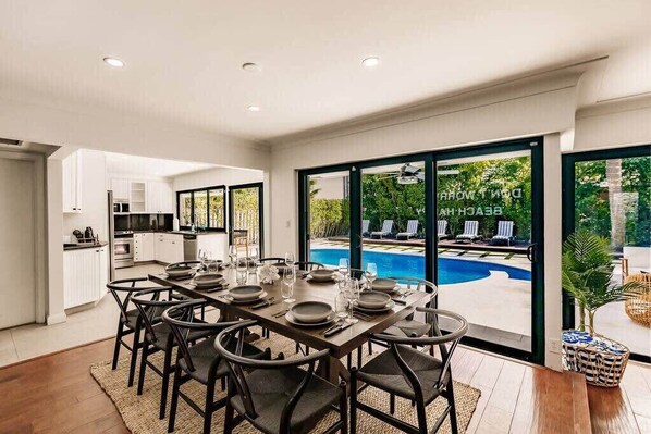 Dining - Resort Style Backyard~Heated Pool~Hot Tub~Fire Pit (Fort Lauderdale)