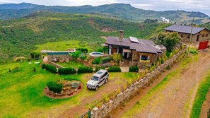 Luxury Cottage, Balcony, Mountain View - ol eburru cottage naivasha (Naivasha)