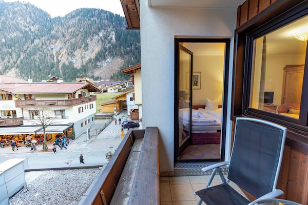 Standard Double Room, Balcony | Room amenity