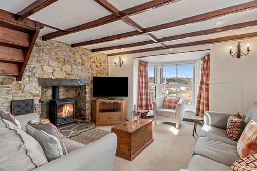 Hill Cottage - Spectacular Sea Views Parking