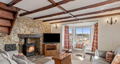 Hill Cottage - Spectacular Sea Views Parking