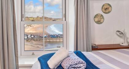 Hill Cottage - Spectacular Sea Views Parking