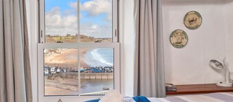 Hill Cottage - Spectacular Sea Views Parking