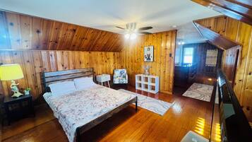 4 bedrooms, iron/ironing board, WiFi, bed sheets