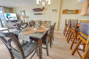 Dining - Bright condo with balcony & beach access (Myrtle Beach)