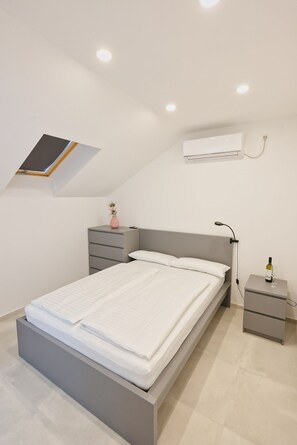 Room - Accommodation for two. (Vodice)