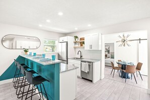 Fridge, oven, stovetop, dishwasher