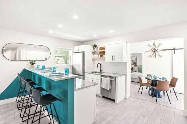 Réfrigérateur, four, plaque de cuisson, lave-vaisselle