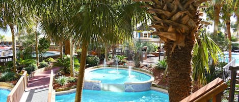 Una piscina techada, una piscina climatizada