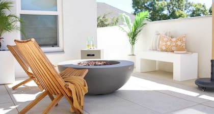 Stylish surf lodge with ocean views, spa bath, hot tub, fire pit, BBQ, patio & luxe furnishings!