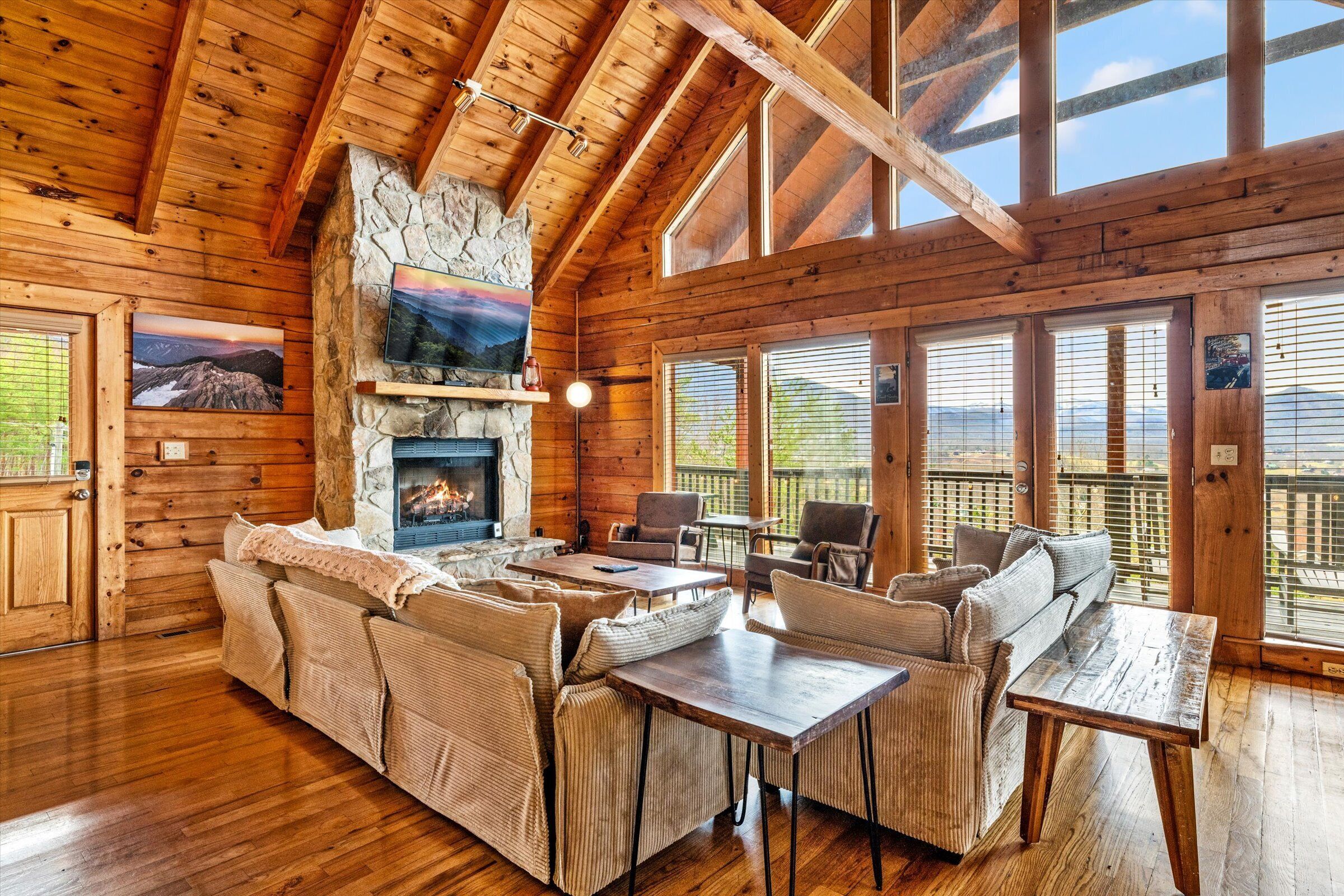 Smart-tv, eldstad och bordsfotboll