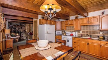 Signature Cabin, 2 Bedrooms, Kitchen | Private kitchen | Fridge, microwave, oven, stovetop