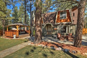 Exterior - 88 Acres Cottage in Big Bear w HotTub (Big Bear City)