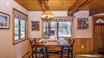 Signature Cabin, 2 Bedrooms, Kitchen | In-room dining