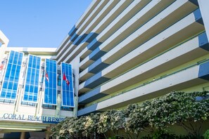 Exterior - Direct Oceanfront Remodeled Coral Beach 1BR Condo! (Myrtle Beach)