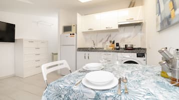 Fridge, microwave, stovetop, coffee/tea maker