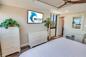 3 bedrooms, iron/ironing board, free WiFi, bed sheets - 3BR Holiday Towers, Renovated, Balcony & Pool (Myrtle Beach)