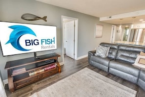 Smart TV, offices - 3BR Holiday Towers, Renovated, Balcony & Pool (Myrtle Beach)