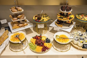 Desayuno buffet todos los días (con cargo) 