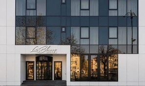 Front of property - Le Blanc Cotroceni hotel (Bucharest)