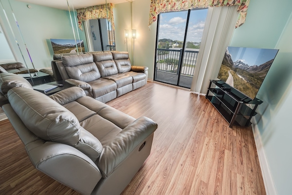 Large Living Room, Beautifully Decorated