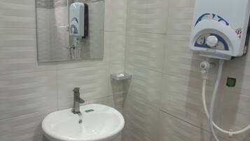 Kamar Double Standar | Kamar mandi | Sandal dan kloset