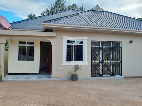 Exterior. Stan Lodge Babati