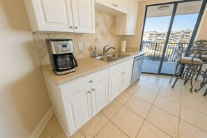 Fridge, microwave, oven, stovetop - Newly Added - City Views - Private Maisons Sur Mer (Myrtle Beach)