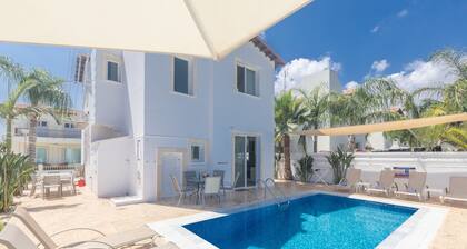 Protaras Katerina Villa KV58 - a villa that sleeps 7 guests in 3 bedrooms