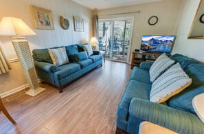 Smart TV - 2BR Mariners Cove | Pool|Steps to Beach|Low Floor! (Myrtle Beach)