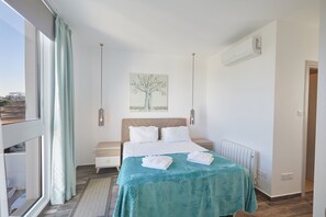 3 bedrooms, iron/ironing board, travel cot, Internet