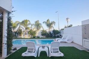 Lämmitetty uima-allas