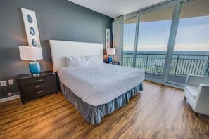 3 slaapkamers, een strijkplank/strijkijzer, gratis wifi, beddengoed