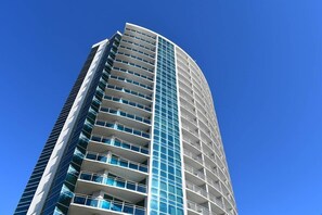 Exterior - New Honey Moon Suite, 1BR Direct Oceanfront, Pools (Myrtle Beach)