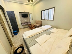 Economy Double Room | Desk, laptop workspace, free WiFi - Prakash Paying Guest House (Varanasi)