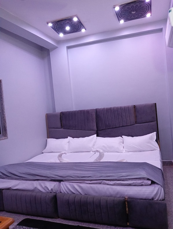 Economy-Doppelzimmer | Schreibtisch, laptopgeeigneter Arbeitsplatz, kostenloses WLAN